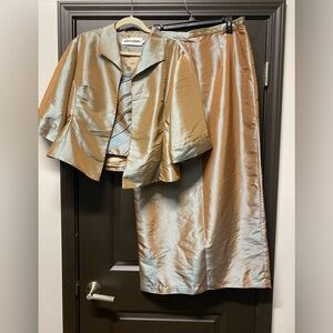 Three piece set in a Bronze-Blue Sheen.